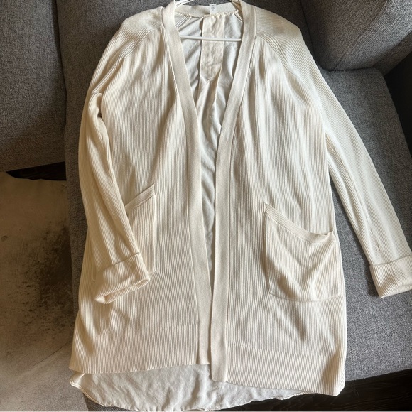 Lululemon Still At Ease Wrap (size 8) Angel Wing Color - Picture 6 of 11